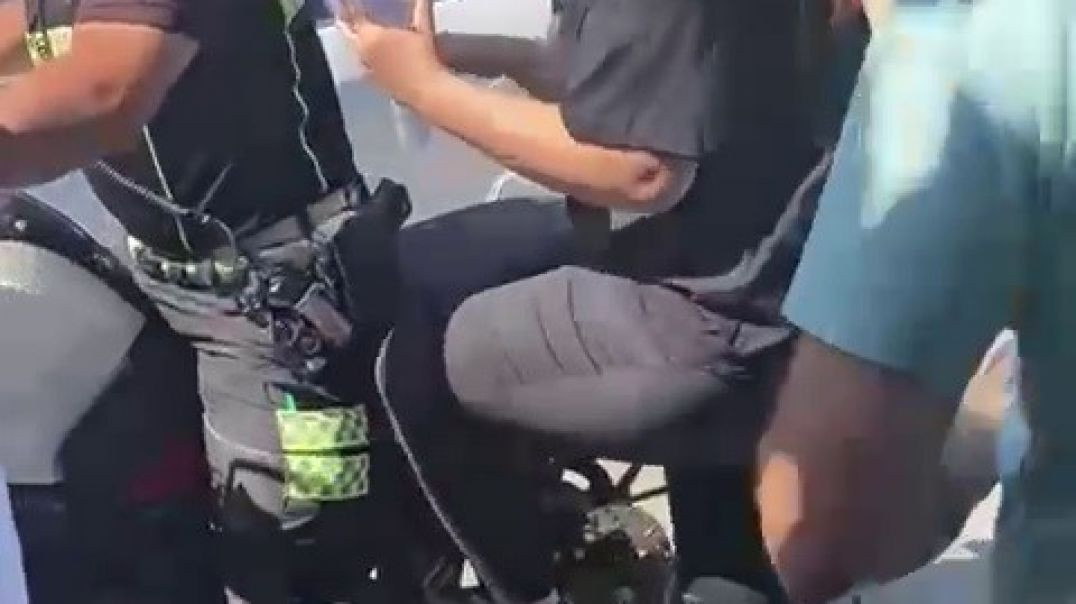 Bursa'da sınava geciken öğrencinin yardımına polis koştu
