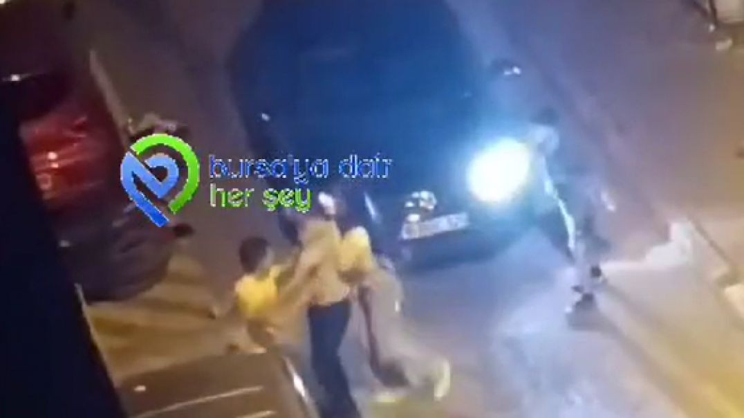 Bursa'da dehşet anlarında araçtan indirdikleri 2 genç kıza ve çocuğu darp ettiler