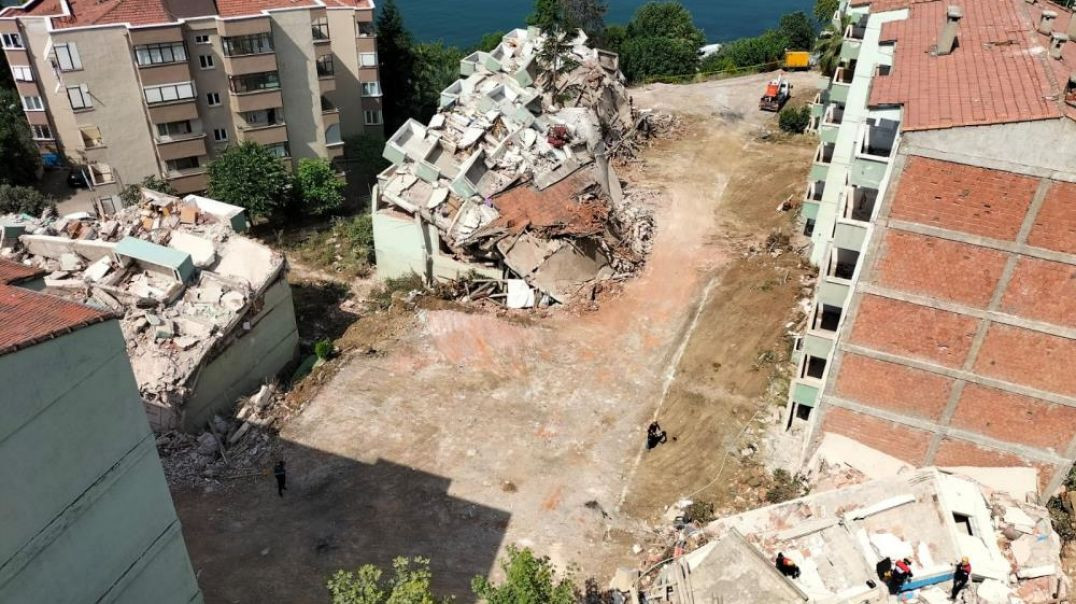 Gemlik'te yıkım aşamasındaki sitede deprem tatbikatı!