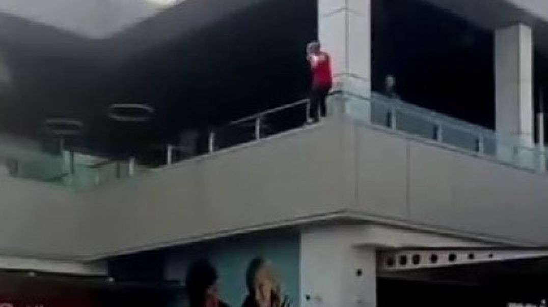 Bursa'da AVM'de intihar son anda önlendi
