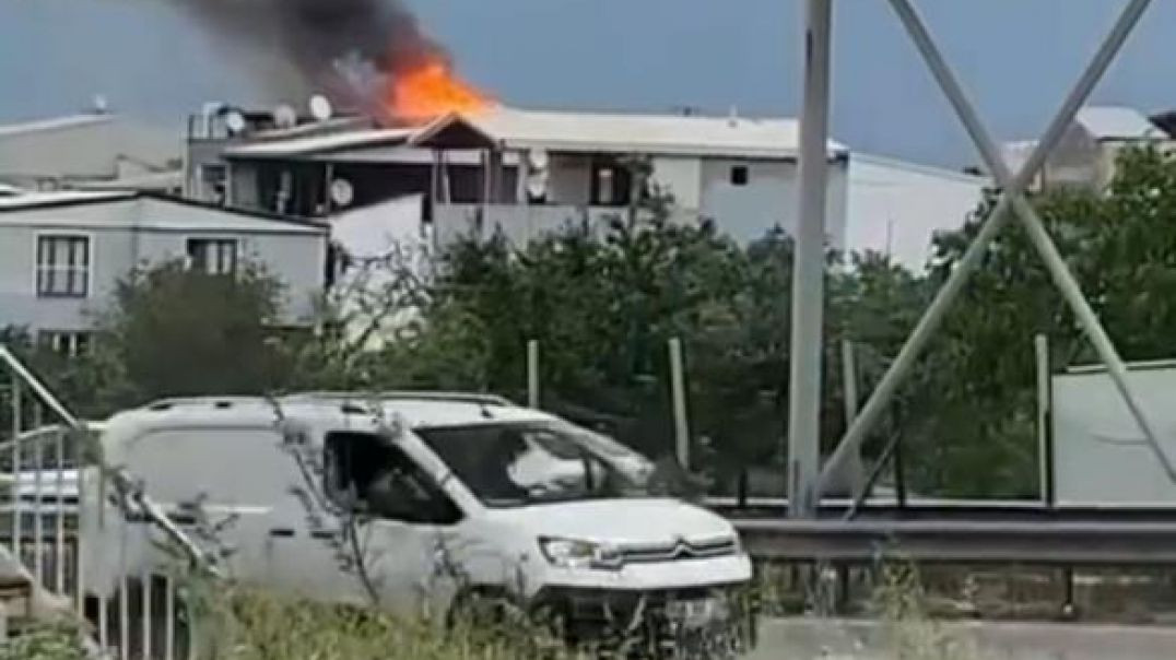Bursa'da alevlere teslim olan çatı küle döndü