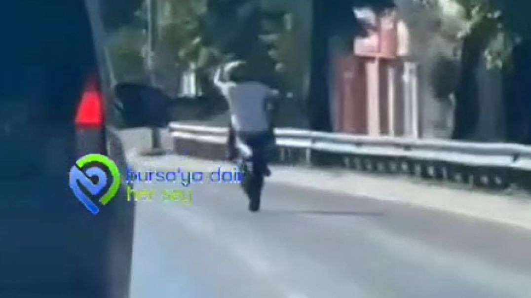 Bursa'da tek teker üzerinde ilerleyen motosikletli maganda kamerada!