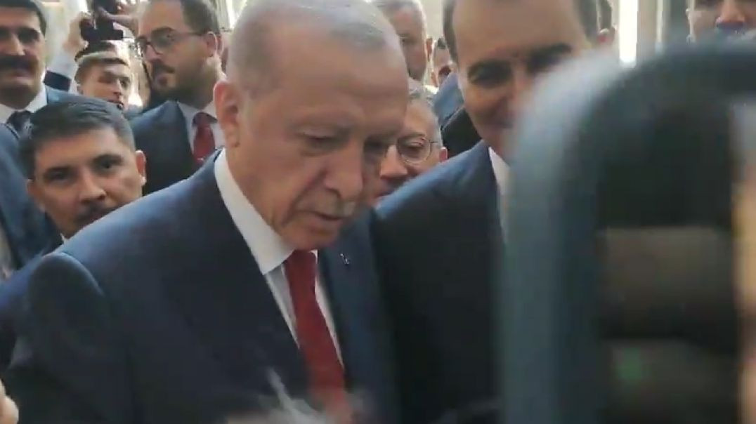 Cumhurbaşkanı Erdoğan muhabire oje sorusu: Ben mi rüyadayım? Bu ojeler ne?