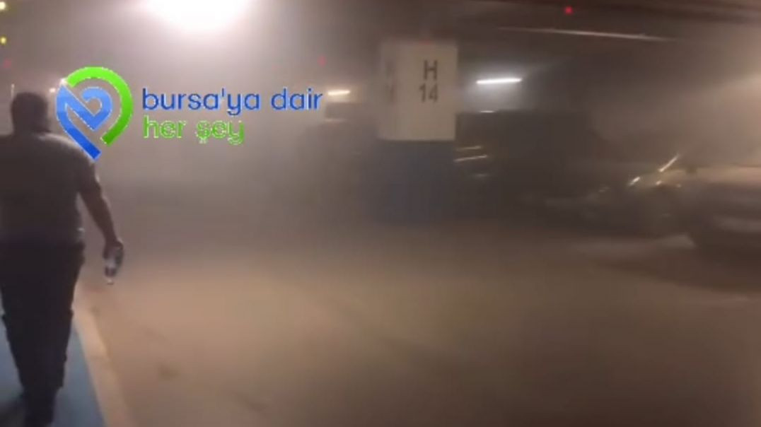Bursa'da alışveriş merkezinin kapalı otoparkında yangın paniği!