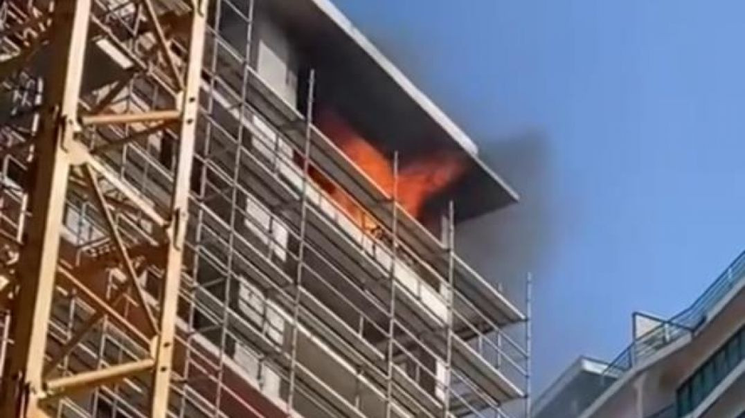 Bursa'da 12 katlı inşaatın en üst katı alevlere teslim oldu