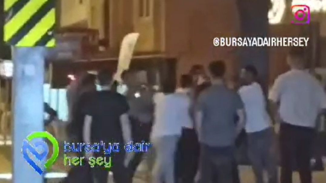 Bursa'da iki grup sokağı boks ringine çevirdi
