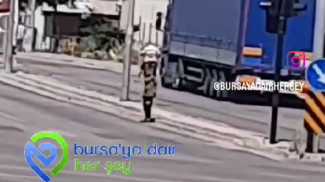 Bursa'da trafiğe dilenmesi için bıraktığı çocuğun nöbetini tuttu!