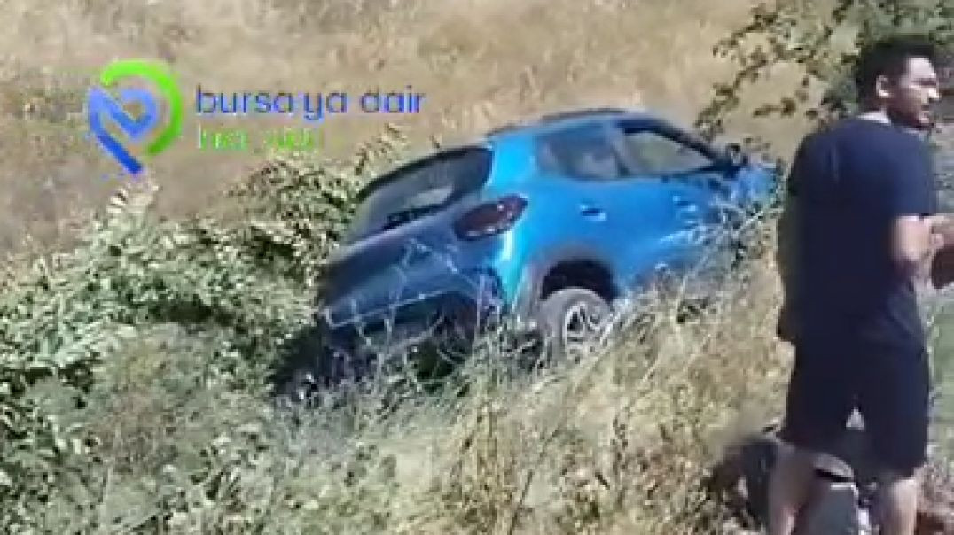 Bursa'da kontrolden çıkan otomobil tarlaya uçtu