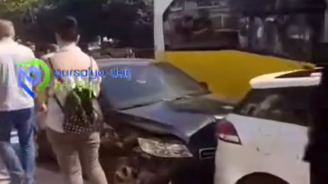Bursa'da halk otobüsü park halindeki araçları ezdi geçti