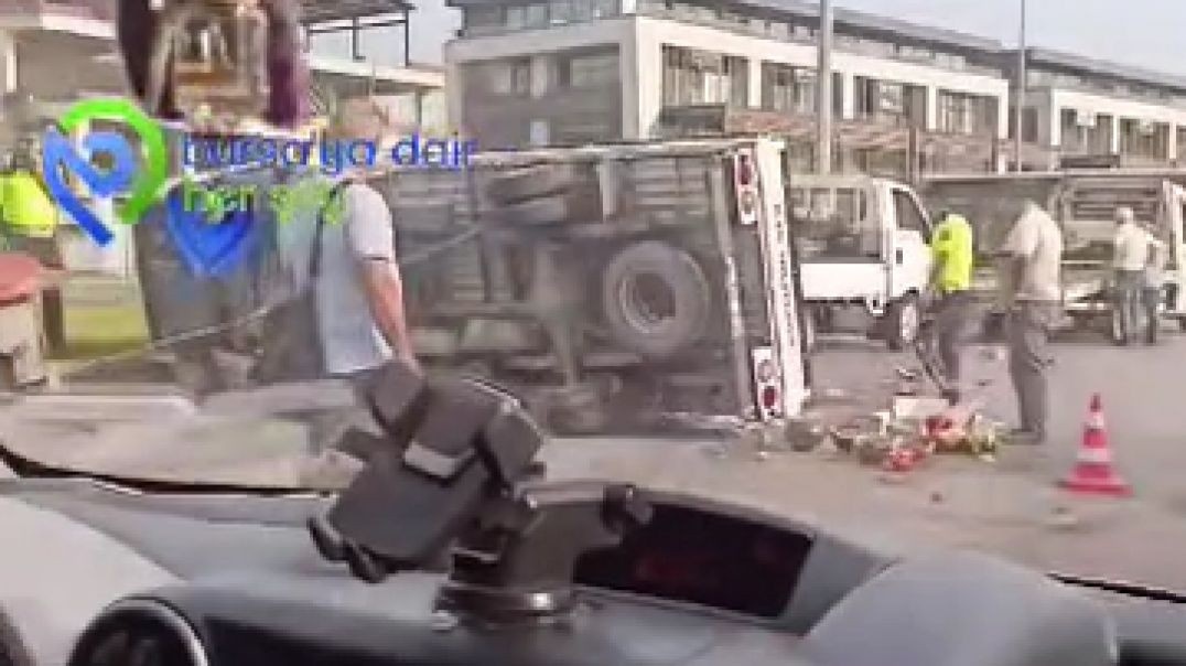 Bursa'da kontrolden çıkan kamyonet devrildi