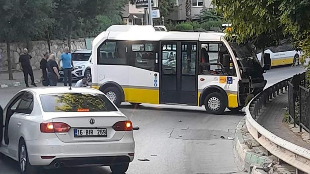 Bursa'da aniden duran otomobil kazaya neden oldu