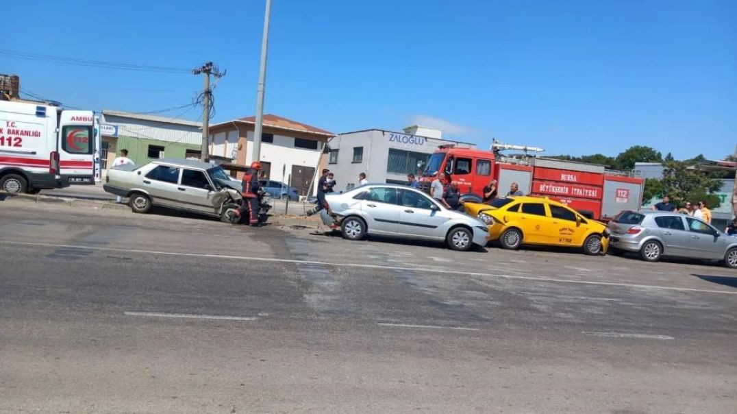 Bursa'da 5 araç birbirine girdi: Zincirleme kazada yaralılar var!
