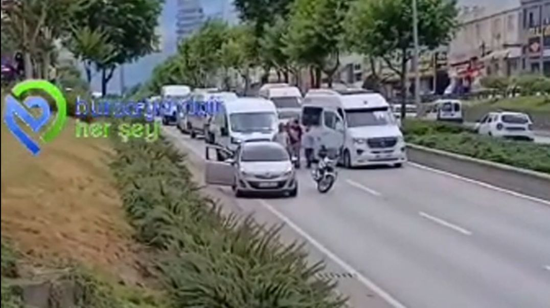 Bursa'da yol verme tartışmasında trafik durdu