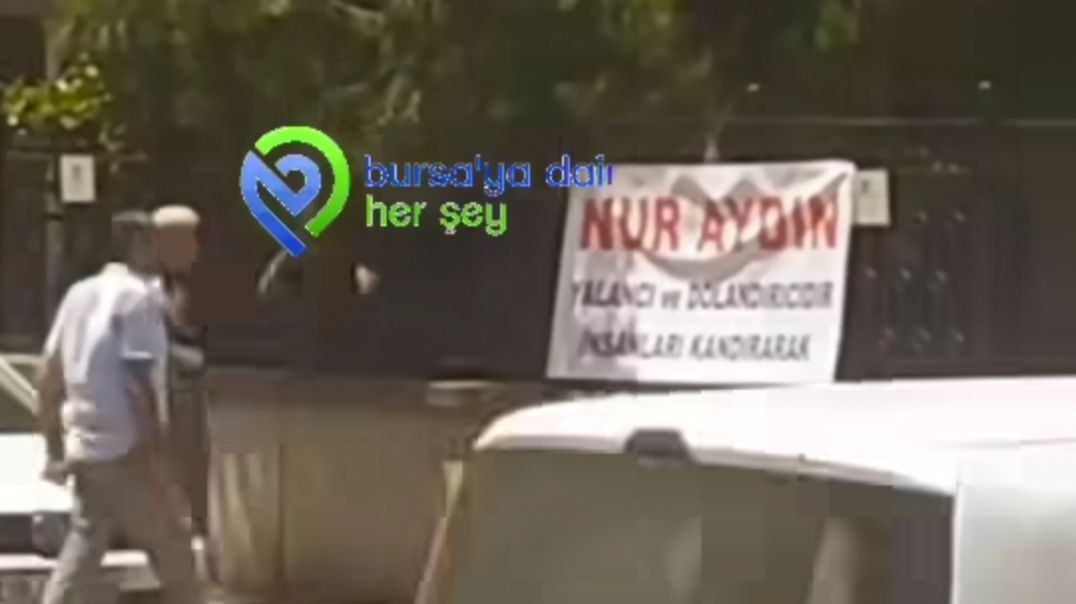 Bursa'da 'Nur Aydın yalancı ve dolandırıcıdır' pankartı şaşkına çevirdi