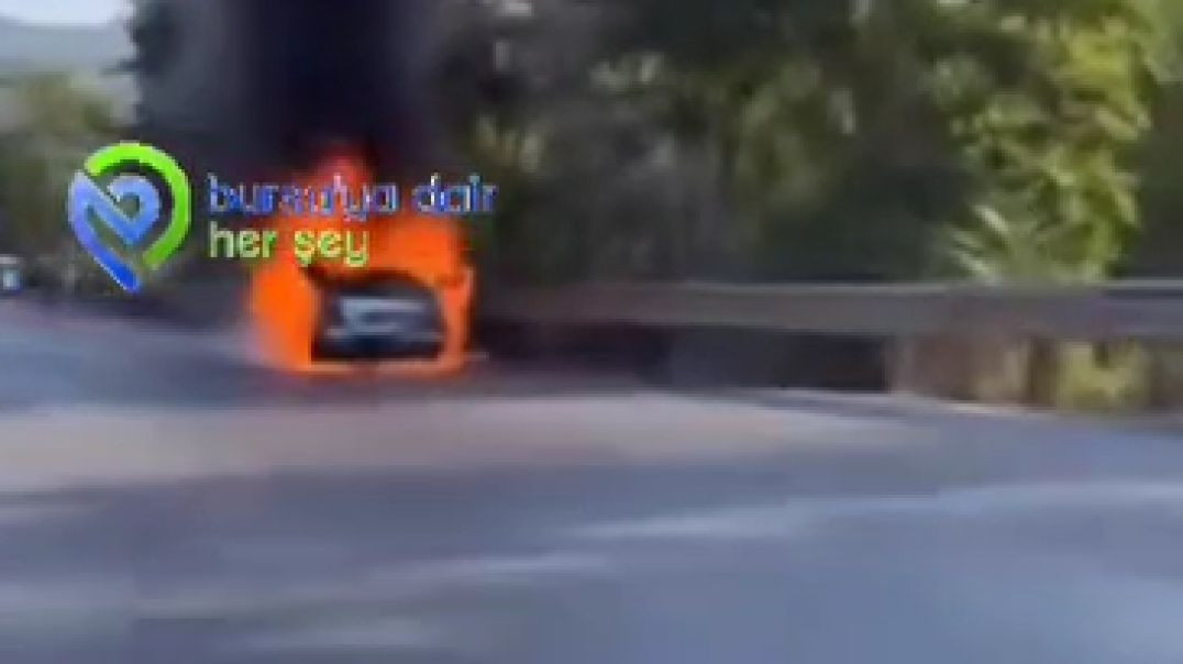 Bursa'da seyir halindeki araç alev topuna döndü