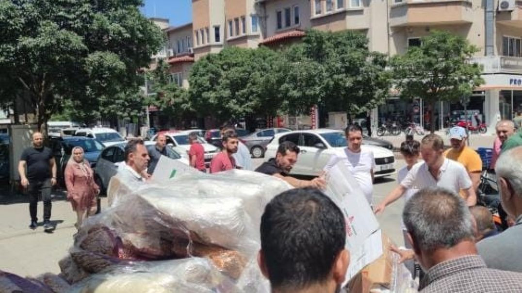 Bursa'da gıda yüklü palet işçinin üzerine devrildi