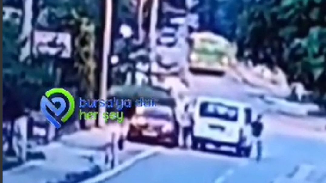 Bursa'da park halindeki araca çarpıp yoluna devam etti