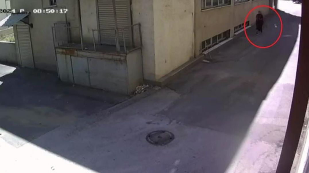 Bursa'da tekstil dükkanından 3 bin 600 dolar çalan kadın kamerada!