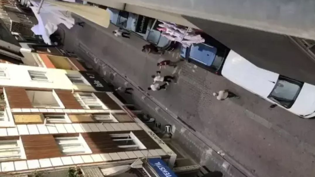 İstanbul'da sokak ortasında silahlı çatışma anları: 1 ölü!
