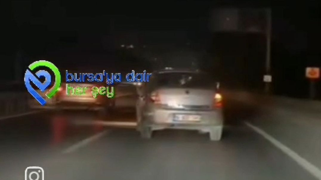 Bursa'da lastikleri yamulan otomobil yürekleri ağza getirdi