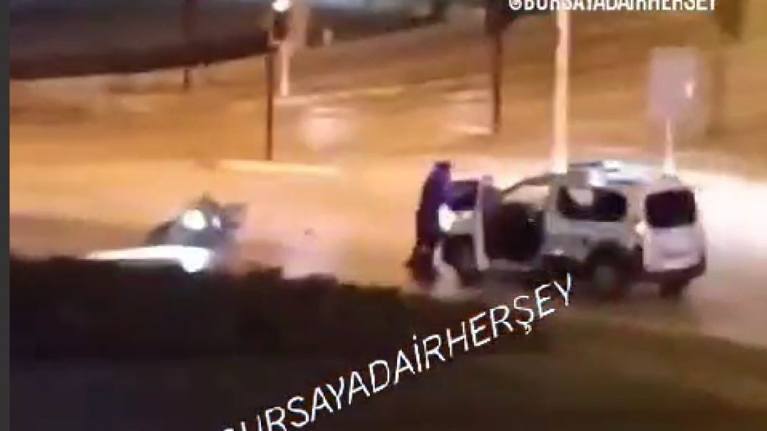 Bursa'da polisten kaçan motosikletli şahıs düşünce yakalandı