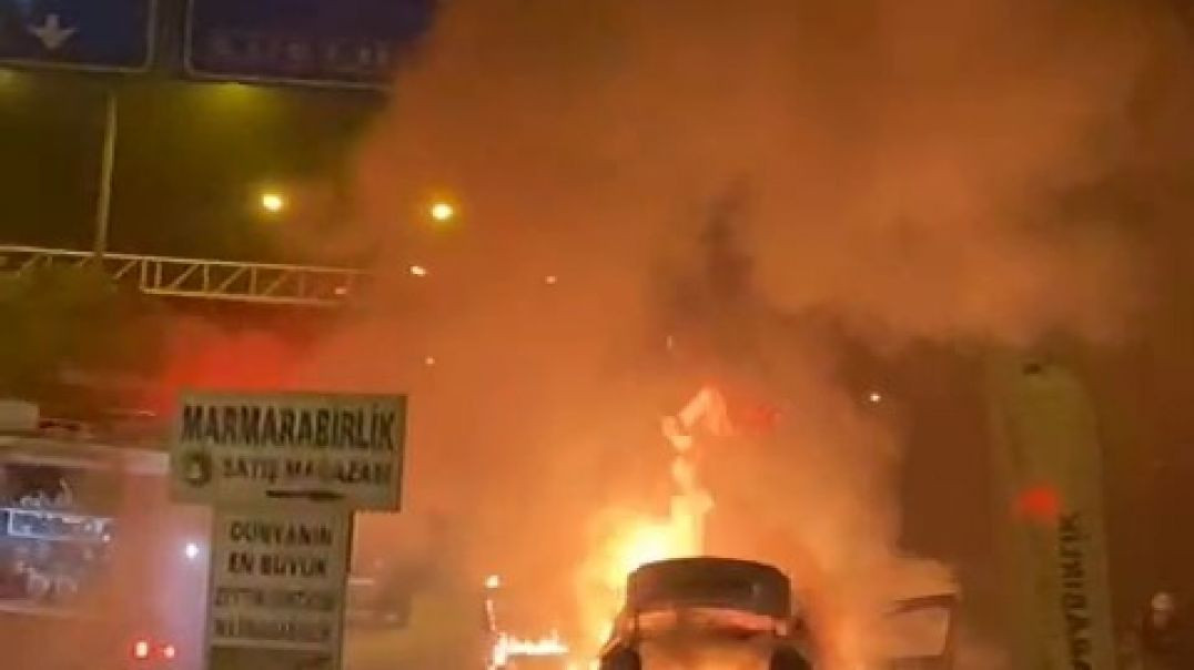 Gemlik’te ticari taksi alevlere teslim oldu