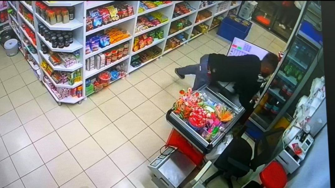 Bursa'da arsız hırsız önce evi oradan çıkınca da marketi soydu