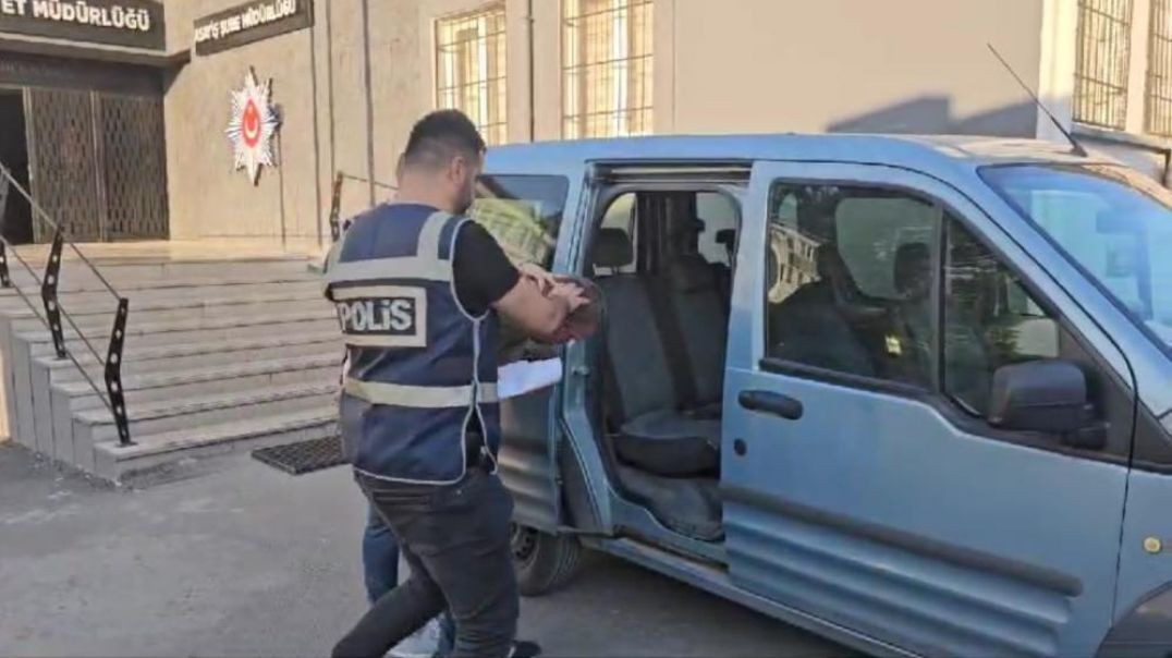 Bursa'da 32 yıl hapis cezasıyla aranan şahıs gece kulübünde eğlenirken yakalandı