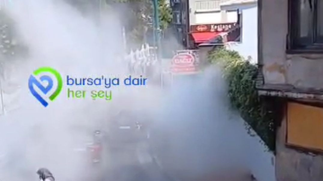 Tophane'de araç yangınında göz gözü görmedi