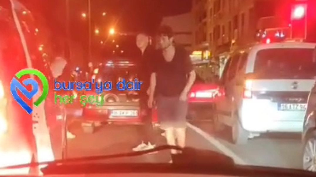 Bursa'da trafiği kapatıp kimseyi umursamadan eğlendiler