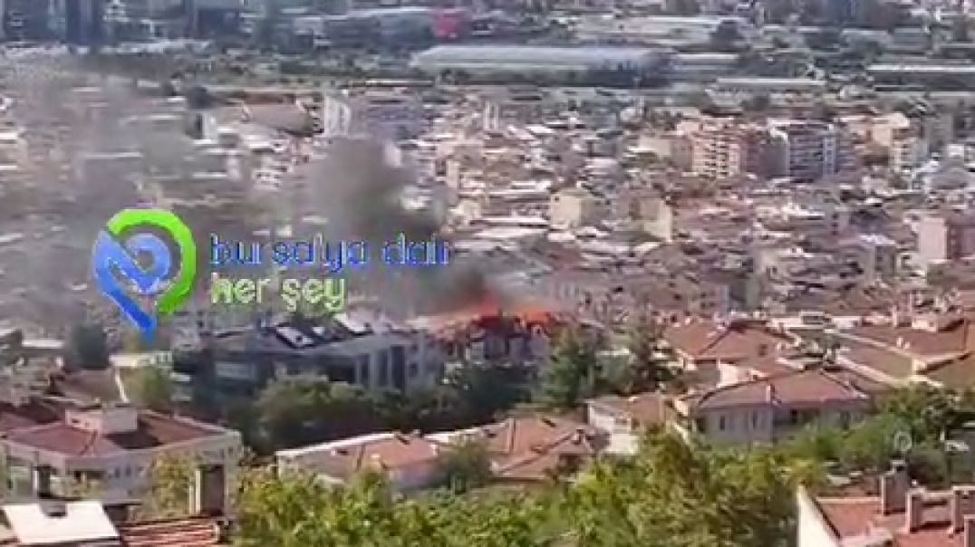 Bursa'da korkutan yangın: Çatı çökmek üzere!