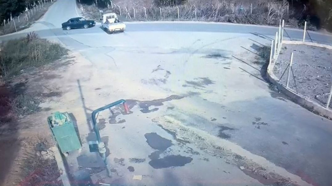 İznik'te kamyonet ile otomobil çarpıştı: 2 yaralı