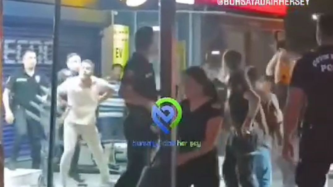 Bursa'da bıçaklı kavgada ortalık karıştı: 1 yaralı!