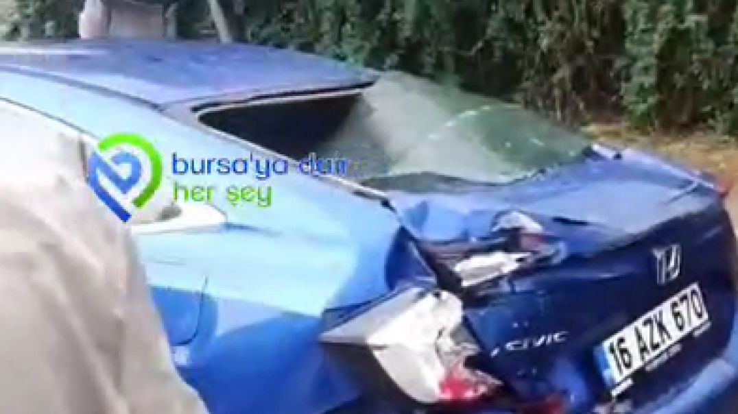 Bursa'da feci kaza: Kamyonet 5 araca ve 1 motosiklete çarptı!