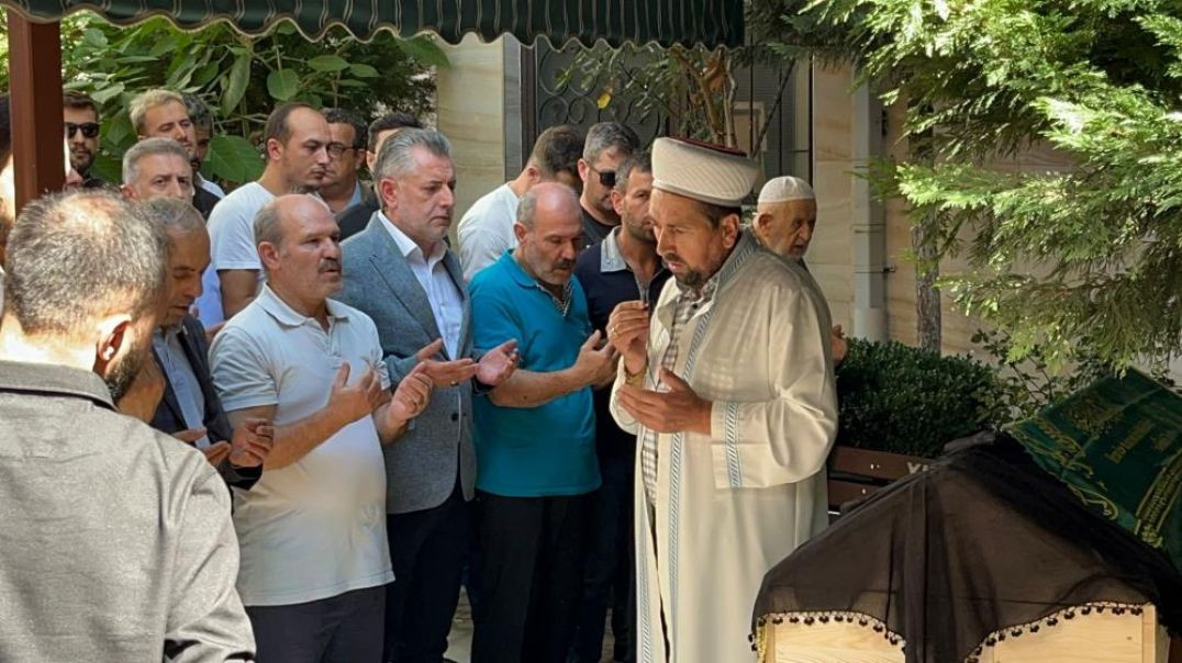 İntihar eden fenomen Kübra Aykut Bursa'da toprağa verildi