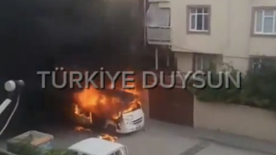 Bursa'da husumetli ailelerin kavgasında minibüs ateşe verildi!