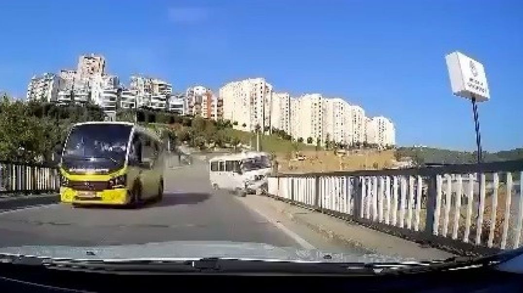 Bursa'da minibüsün dereye uçtuğu görüntüler ortaya çıktı
