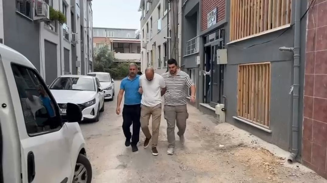Hapis cezasıyla aranan şahıs yurt dışında denildi... Aranırken Bursa'da 2 çocuğu olmuş!