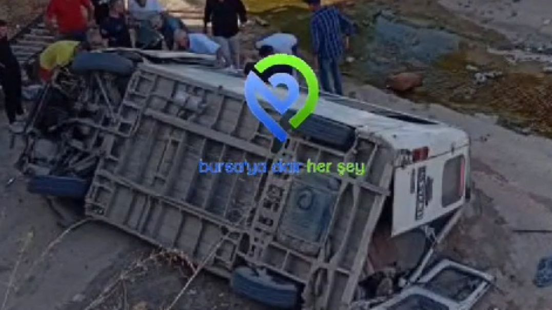Bursa'da minibüs köprüden düştü: Can pazarının yaşandığı anlar!