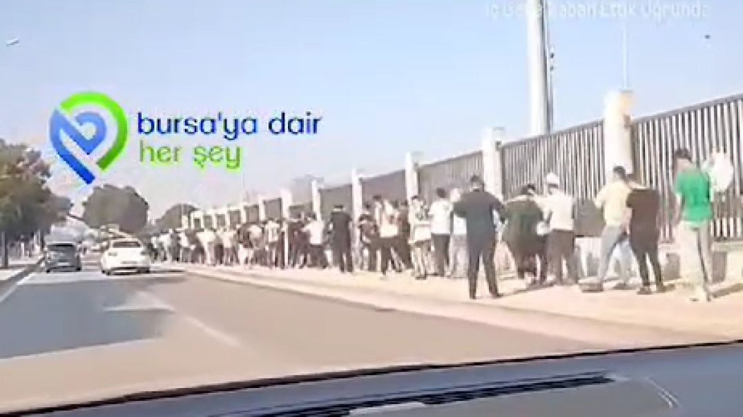 Bursaspor taraftarı sabahın erken saatinde bilet için metrelerce kuyruk oluşturdu