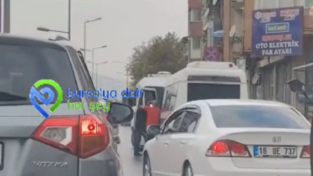 Bursa'da minibüsçülerin anlaşmazlığı trafiği durdurdu!