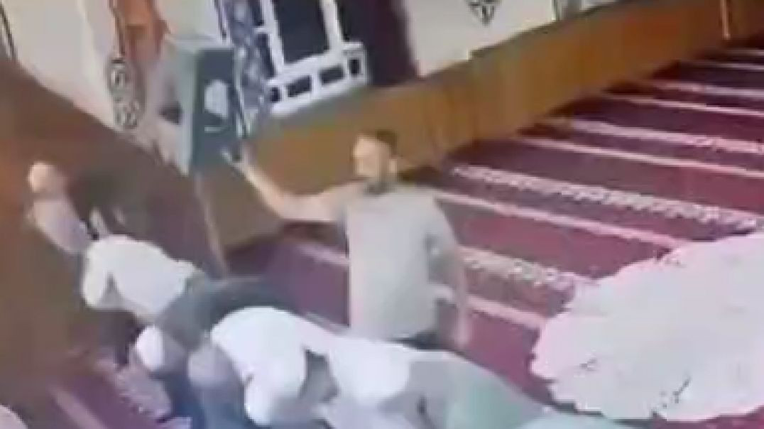 Manisa'da imama tabureyle saldıran şahsa vantilatörlü dayak!