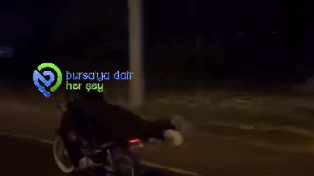 Bursa'da motosikleti yatarak süren şahıs ölüme kafa tuttu