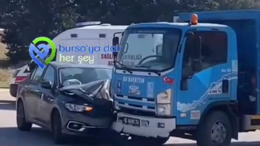 Bursa'da otomobil ile BUSKİ kamyonu çarpıştı: Yaralılar var!