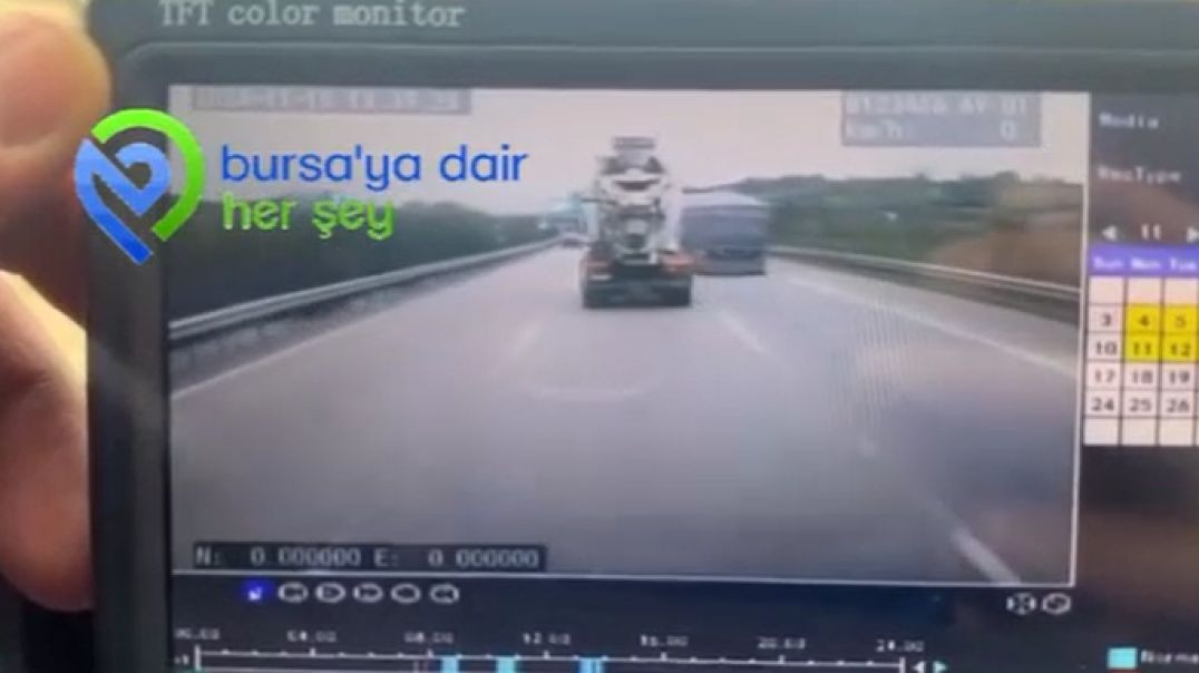 Bursa'da çimento kamyonu son sürat makas atarak ilerledi