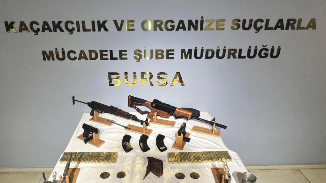 Bursa'da silah ve tarihi eser kaçakçılarına operasyon: AK-47 ve çok sayıda eser ele geçirildi