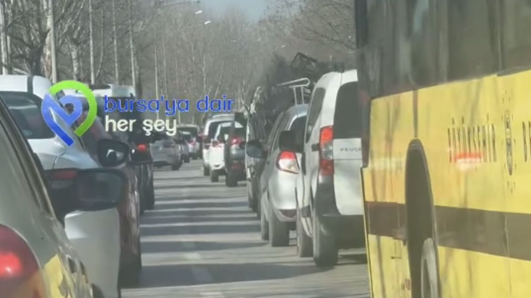 Bursa'da araç yangını trafiği durdurdu!