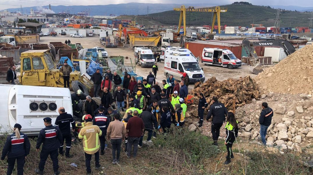 Bursa'da işçi otobüsü şarampole yuvarlandı: Çok sayıda yaralı var