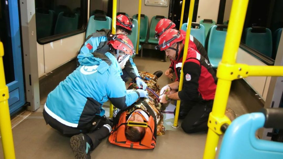 Bursa Metrosu'nda gerçeği aratmayan yangın tatbikatı yapıldı