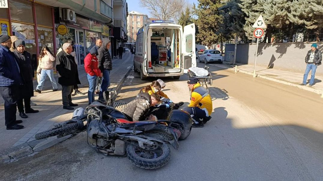 Bursa'da motosiklet kazasında kendi acısını unutup arkadaşını teselli etti